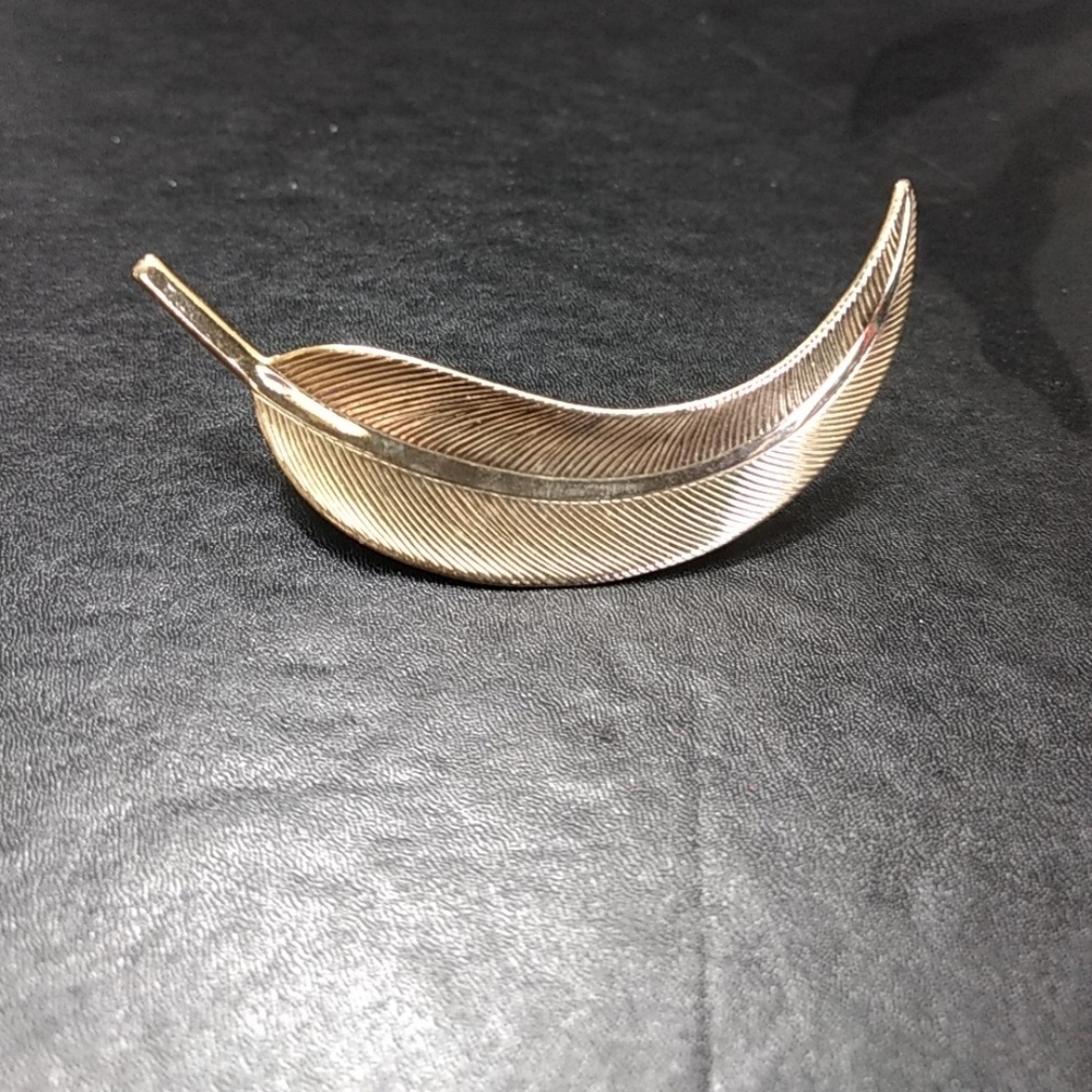 Vintage Gold feather brooch